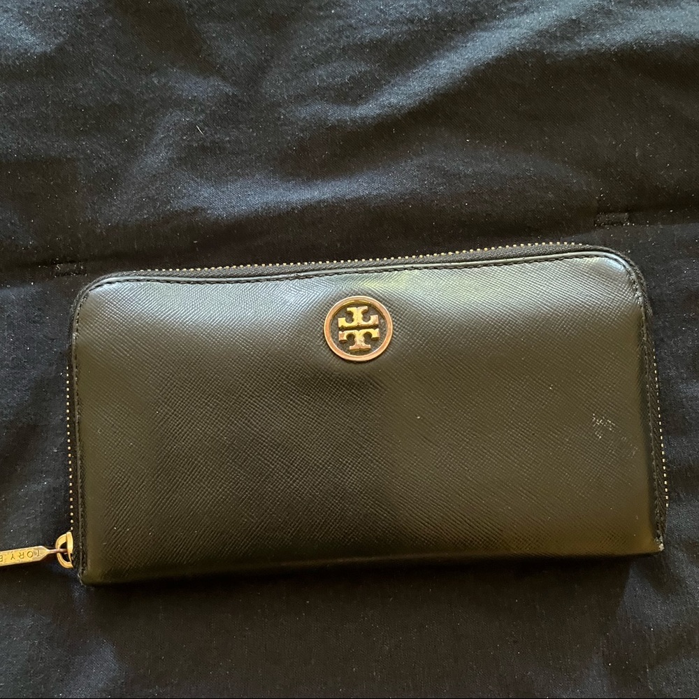 Tory Burch zipper wallet